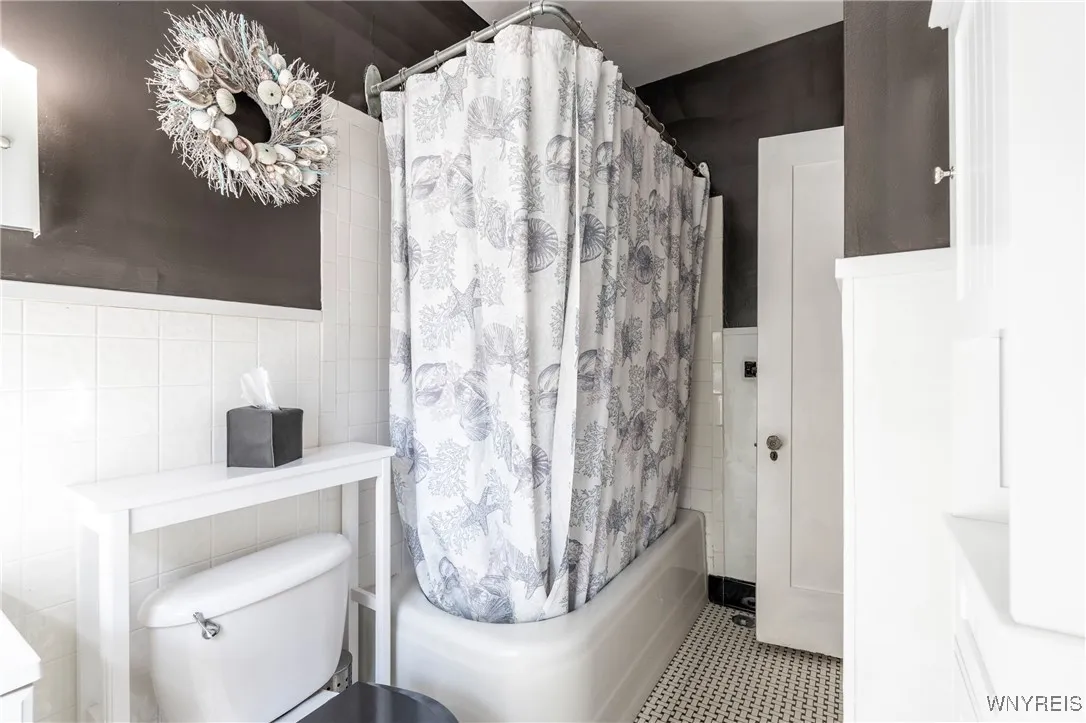 42 Lancaster Avenue, Buffalo, New York 14222, Buffalo, New York 14222, 4 Bedrooms Bedrooms, 9 Rooms Rooms,2 BathroomsBathrooms,Residential,For Sale,42 Lancaster Avenue, Buffalo, New York 14222,0,B1637365