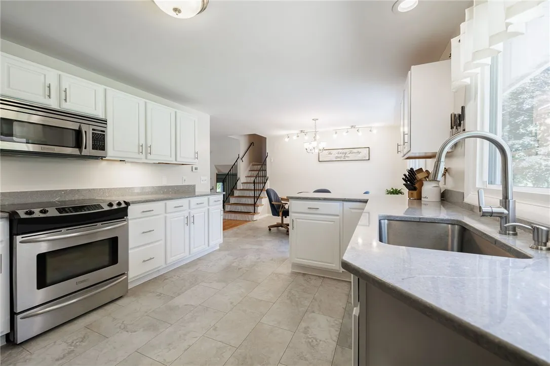 61 Barnfield Road, Henrietta, New York 14534, Henrietta, New York 14534, 4 Bedrooms Bedrooms, 9 Rooms Rooms,2 BathroomsBathrooms,Residential,Closed,61 Barnfield Road, Henrietta, New York 14534,0,R1637283