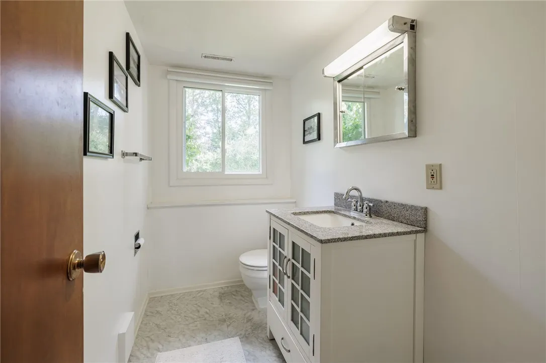 61 Barnfield Road, Henrietta, New York 14534, Henrietta, New York 14534, 4 Bedrooms Bedrooms, 9 Rooms Rooms,2 BathroomsBathrooms,Residential,Closed,61 Barnfield Road, Henrietta, New York 14534,0,R1637283