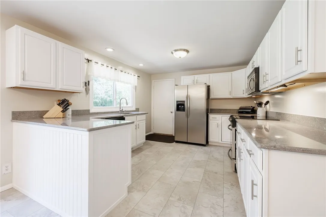 61 Barnfield Road, Henrietta, New York 14534, Henrietta, New York 14534, 4 Bedrooms Bedrooms, 9 Rooms Rooms,2 BathroomsBathrooms,Residential,Closed,61 Barnfield Road, Henrietta, New York 14534,0,R1637283