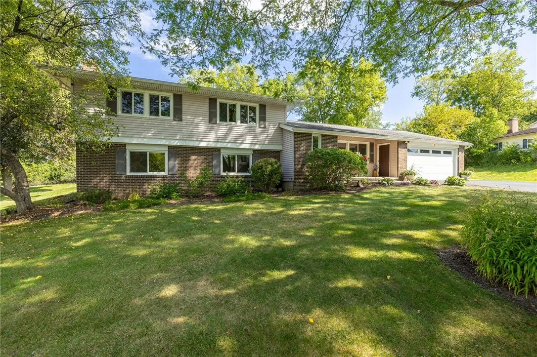 61 Barnfield Road, Henrietta, New York 14534, Henrietta, New York 14534, 4 Bedrooms Bedrooms, 9 Rooms Rooms,2 BathroomsBathrooms,Residential,Closed,61 Barnfield Road, Henrietta, New York 14534,0,R1637283