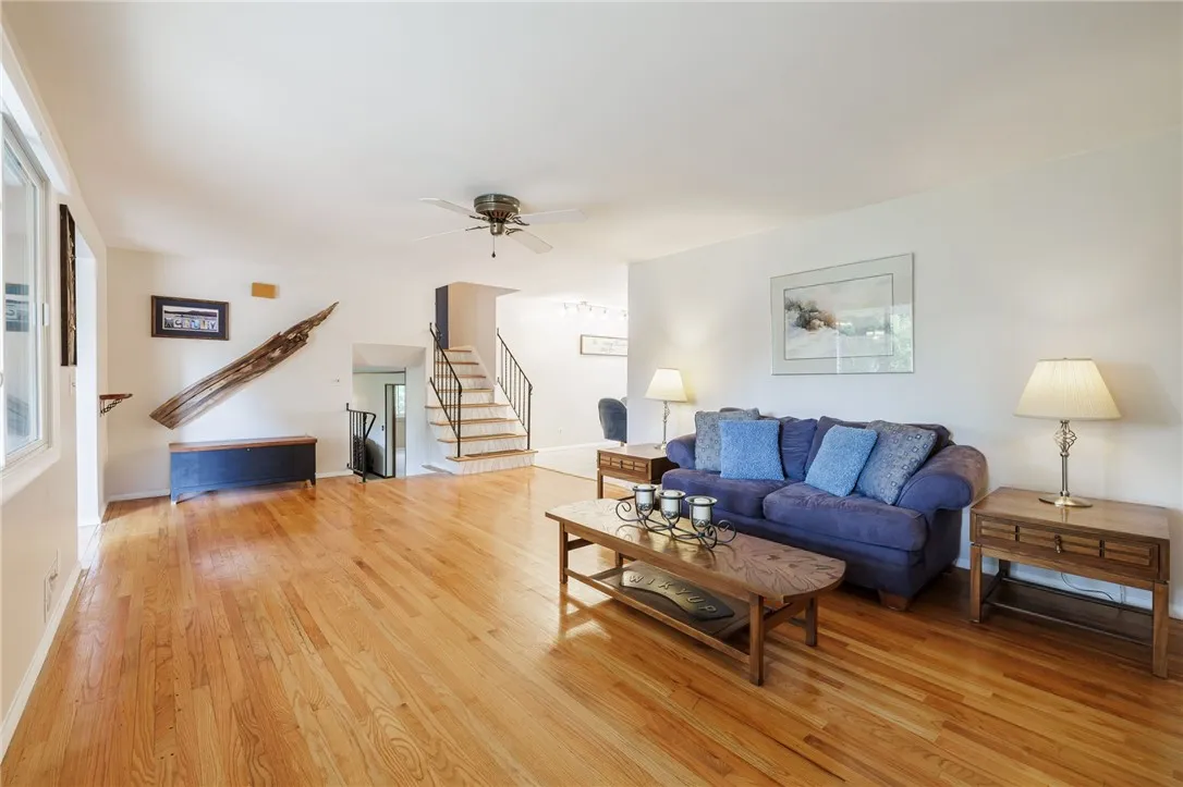 61 Barnfield Road, Henrietta, New York 14534, Henrietta, New York 14534, 4 Bedrooms Bedrooms, 9 Rooms Rooms,2 BathroomsBathrooms,Residential,Closed,61 Barnfield Road, Henrietta, New York 14534,0,R1637283
