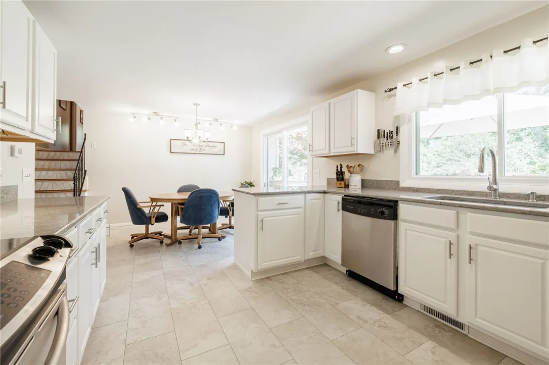 61 Barnfield Road, Henrietta, New York 14534, Henrietta, New York 14534, 4 Bedrooms Bedrooms, 9 Rooms Rooms,2 BathroomsBathrooms,Residential,Closed,61 Barnfield Road, Henrietta, New York 14534,0,R1637283