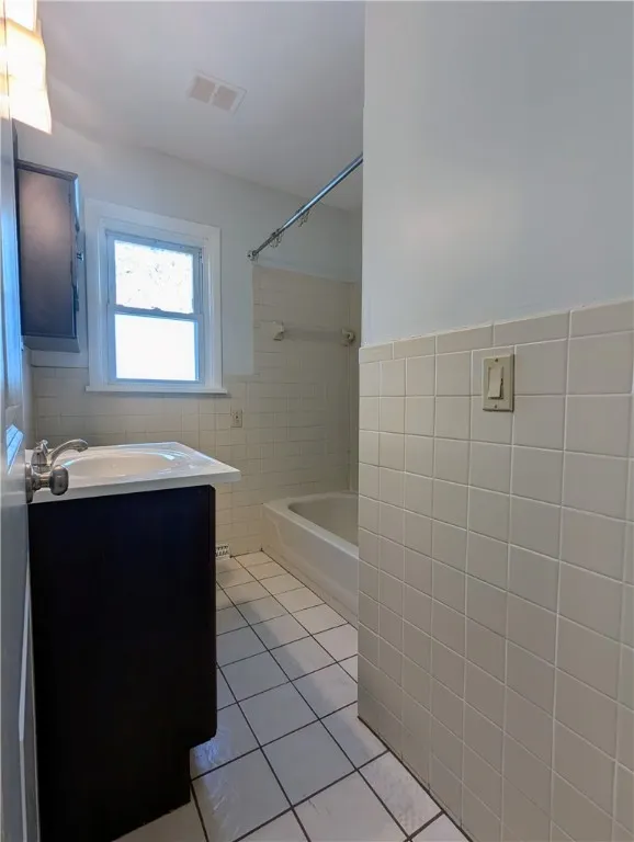 81 Cynthia Lane, Rochester, New York 14621, Rochester, New York 14621, 2 Bedrooms Bedrooms, 4 Rooms Rooms,1 BathroomBathrooms,Residential,Closed,81 Cynthia Lane, Rochester, New York 14621,0,R1637391