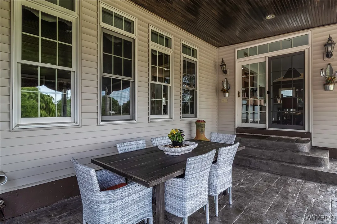 Outdoor Sitting Area