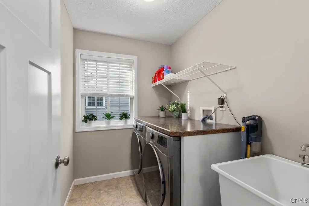 8073 Forest Ridge Lane, Lysander, New York 13027, Lysander, New York 13027, 2 Bedrooms Bedrooms, 8 Rooms Rooms,2 BathroomsBathrooms,Residential,Closed,8073 Forest Ridge Lane, Lysander, New York 13027,0,S1636743