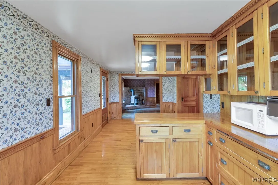 kitchen serving peninsula