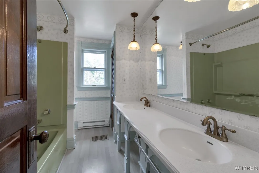 2nd floor bath main home