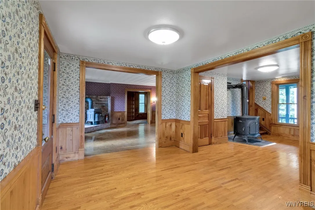 eat in kitchen/dining room with space to expand eating area