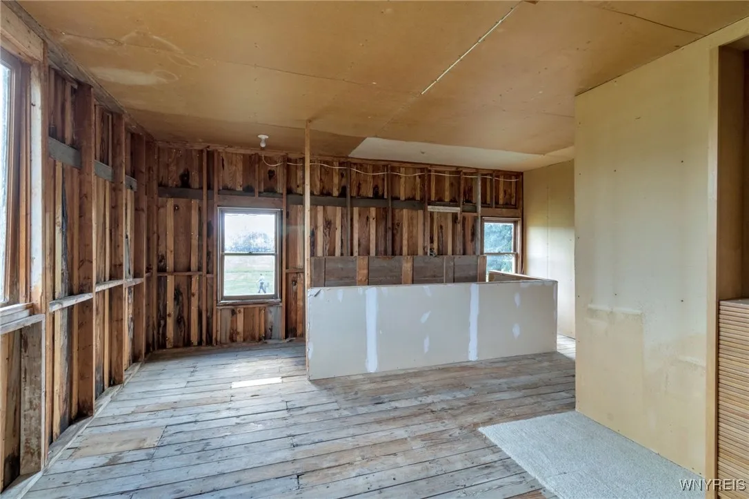 landing area on 2nd floor garage