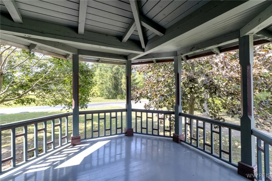 octagonal front porch