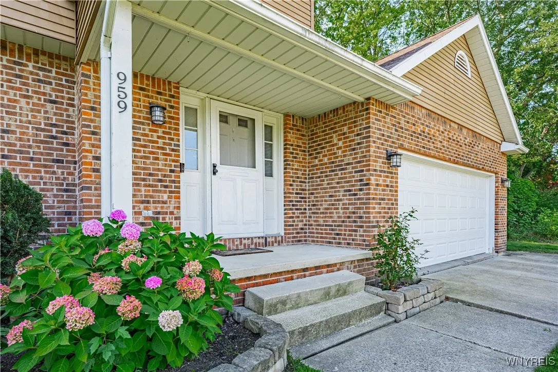 959 Castlebar Drive, North Tonawanda, New York 141, North Tonawanda, New York 14120, 3 Bedrooms Bedrooms, 9 Rooms Rooms,1 BathroomBathrooms,Residential,Closed,959 Castlebar Drive, North Tonawanda, New York 141,0,B1634988