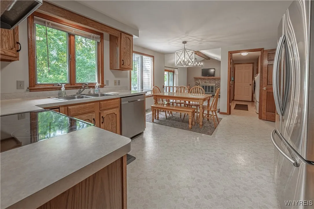 959 Castlebar Drive, North Tonawanda, New York 141, North Tonawanda, New York 14120, 3 Bedrooms Bedrooms, 9 Rooms Rooms,1 BathroomBathrooms,Residential,Closed,959 Castlebar Drive, North Tonawanda, New York 141,0,B1634988