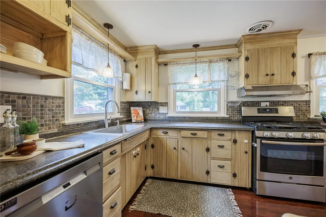 10 Highland Drive, Penfield, New York 14526, Penfield, New York 14526, 3 Bedrooms Bedrooms, 8 Rooms Rooms,2 BathroomsBathrooms,Residential,Closed,10 Highland Drive, Penfield, New York 14526,0,R1637087