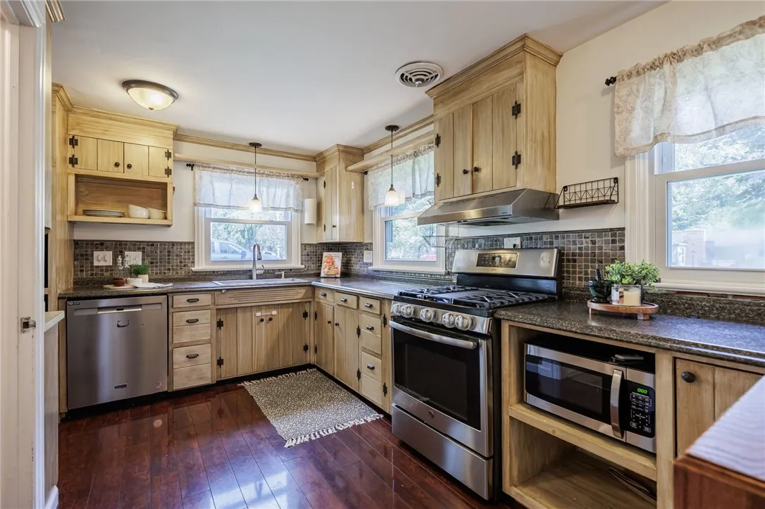 10 Highland Drive, Penfield, New York 14526, Penfield, New York 14526, 3 Bedrooms Bedrooms, 8 Rooms Rooms,2 BathroomsBathrooms,Residential,Closed,10 Highland Drive, Penfield, New York 14526,0,R1637087