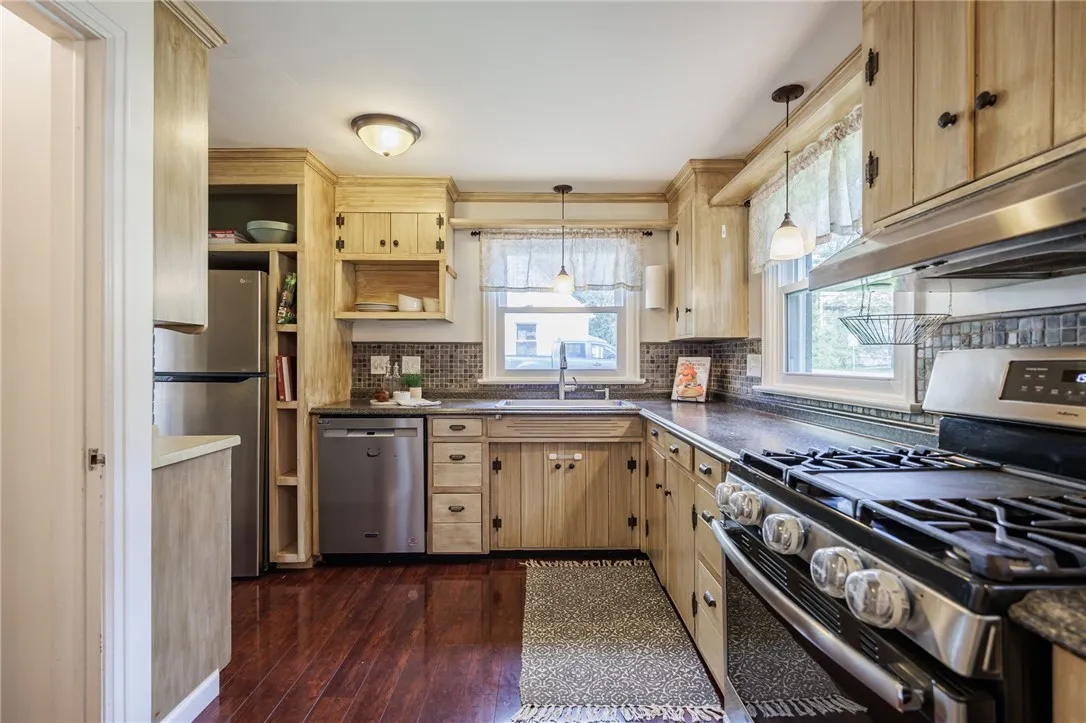 10 Highland Drive, Penfield, New York 14526, Penfield, New York 14526, 3 Bedrooms Bedrooms, 8 Rooms Rooms,2 BathroomsBathrooms,Residential,Closed,10 Highland Drive, Penfield, New York 14526,0,R1637087