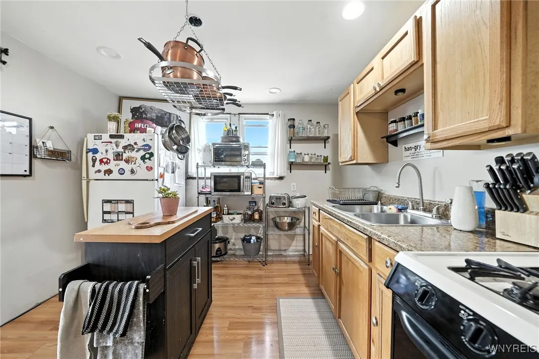 315 Roesch Avenue, Buffalo, New York 14207, Buffalo, New York 14207, 3 Bedrooms Bedrooms, ,2 BathroomsBathrooms,Residential,Closed,315 Roesch Avenue, Buffalo, New York 14207,0,B1637463
