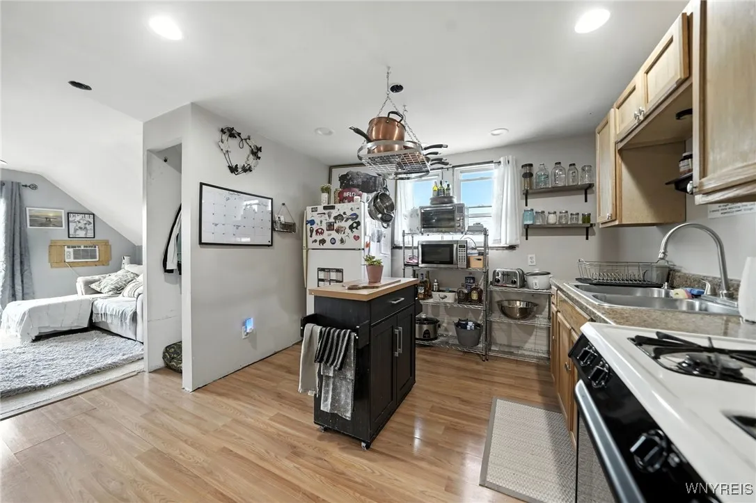 315 Roesch Avenue, Buffalo, New York 14207, Buffalo, New York 14207, 3 Bedrooms Bedrooms, ,2 BathroomsBathrooms,Residential,Closed,315 Roesch Avenue, Buffalo, New York 14207,0,B1637463
