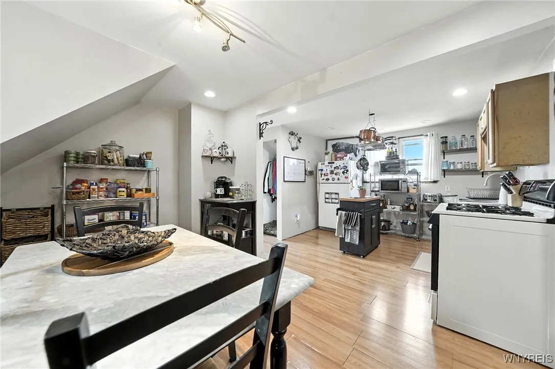 315 Roesch Avenue, Buffalo, New York 14207, Buffalo, New York 14207, 3 Bedrooms Bedrooms, ,2 BathroomsBathrooms,Residential,Closed,315 Roesch Avenue, Buffalo, New York 14207,0,B1637463
