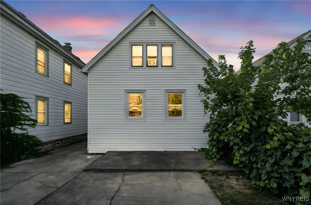315 Roesch Avenue, Buffalo, New York 14207, Buffalo, New York 14207, 3 Bedrooms Bedrooms, ,2 BathroomsBathrooms,Residential,Closed,315 Roesch Avenue, Buffalo, New York 14207,0,B1637463
