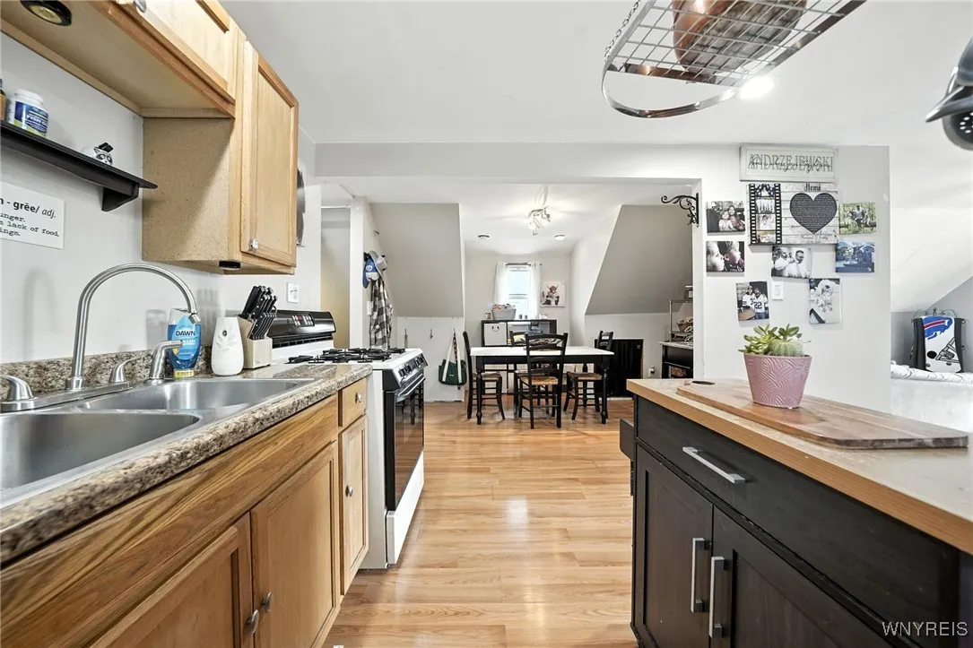 315 Roesch Avenue, Buffalo, New York 14207, Buffalo, New York 14207, 3 Bedrooms Bedrooms, ,2 BathroomsBathrooms,Residential,Closed,315 Roesch Avenue, Buffalo, New York 14207,0,B1637463