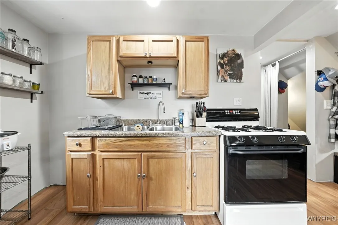 315 Roesch Avenue, Buffalo, New York 14207, Buffalo, New York 14207, 3 Bedrooms Bedrooms, ,2 BathroomsBathrooms,Residential,Closed,315 Roesch Avenue, Buffalo, New York 14207,0,B1637463