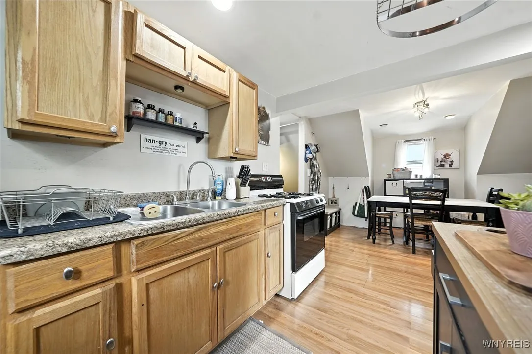 315 Roesch Avenue, Buffalo, New York 14207, Buffalo, New York 14207, 3 Bedrooms Bedrooms, ,2 BathroomsBathrooms,Residential,Closed,315 Roesch Avenue, Buffalo, New York 14207,0,B1637463
