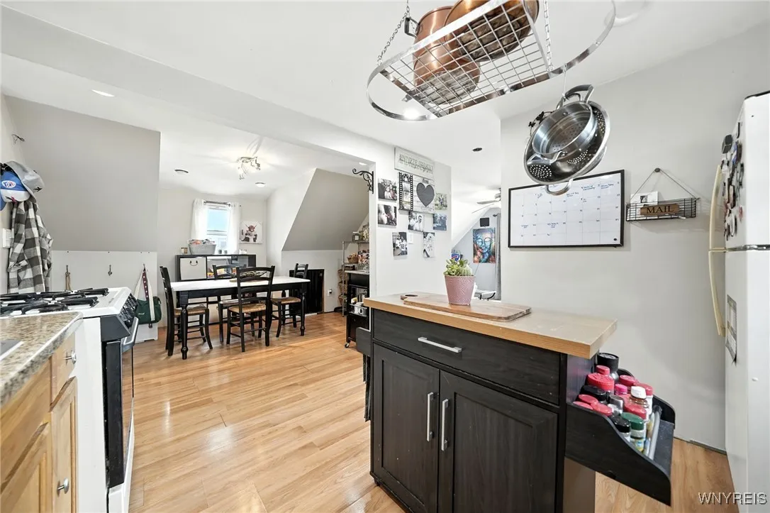 315 Roesch Avenue, Buffalo, New York 14207, Buffalo, New York 14207, 3 Bedrooms Bedrooms, ,2 BathroomsBathrooms,Residential,Closed,315 Roesch Avenue, Buffalo, New York 14207,0,B1637463