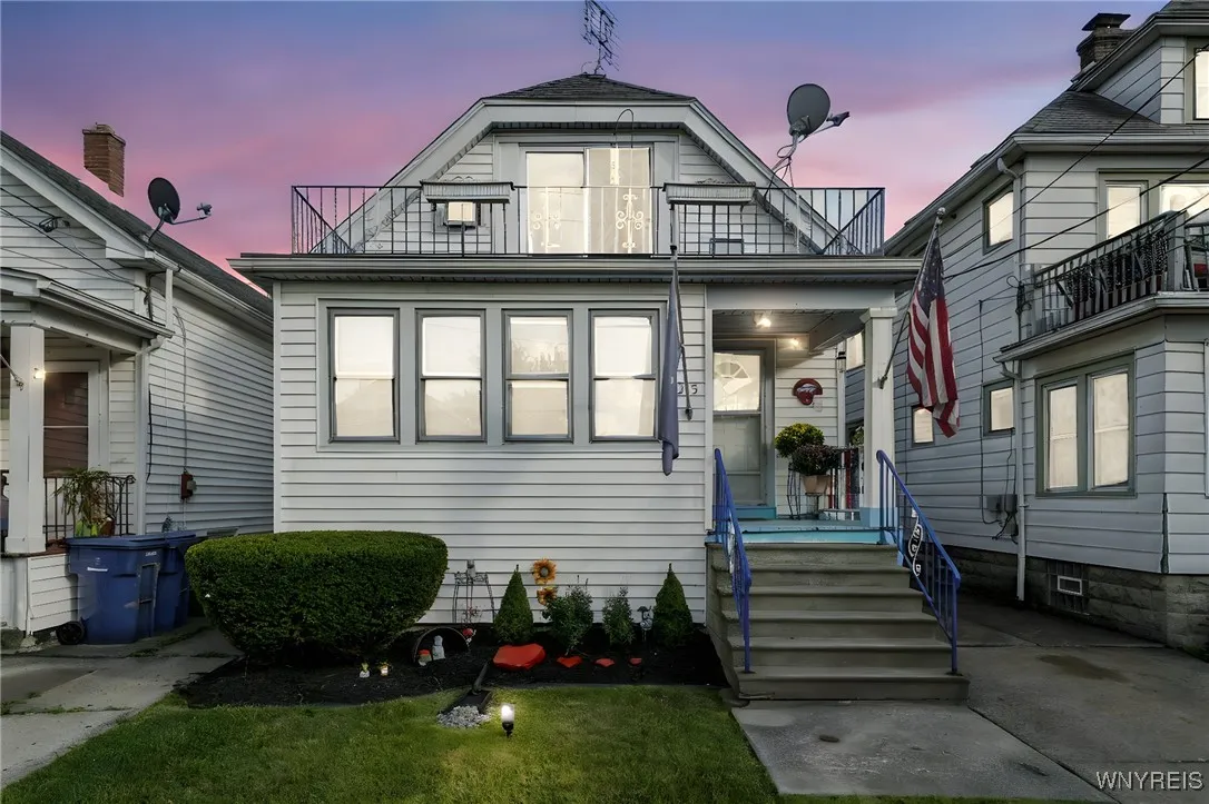 315 Roesch Avenue, Buffalo, New York 14207, Buffalo, New York 14207, 3 Bedrooms Bedrooms, ,2 BathroomsBathrooms,Residential,Closed,315 Roesch Avenue, Buffalo, New York 14207,0,B1637463