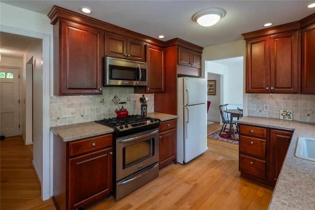 25 Kurt Road, Perinton, New York 14534, Perinton, New York 14534, 4 Bedrooms Bedrooms, 8 Rooms Rooms,2 BathroomsBathrooms,Residential,Closed,25 Kurt Road, Perinton, New York 14534,0,R1636457