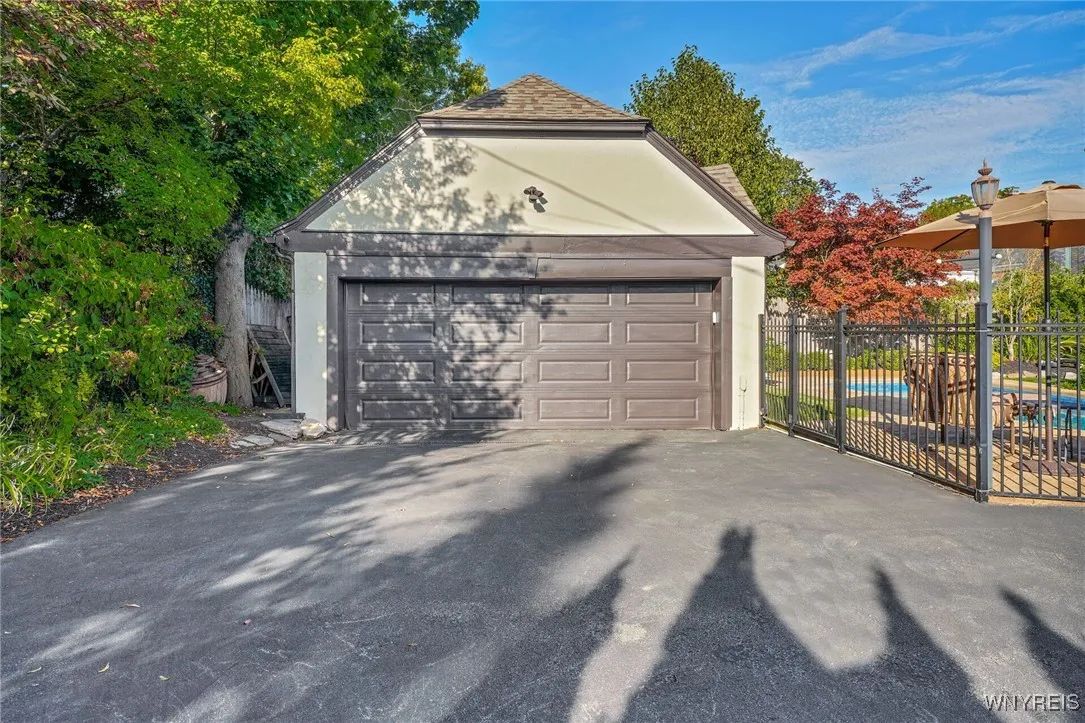 81 Nottingham, Buffalo, New York 14216, Buffalo, New York 14216, 4 Bedrooms Bedrooms, 10 Rooms Rooms,3 BathroomsBathrooms,Residential,For Sale,81 Nottingham, Buffalo, New York 14216,0,B1637364