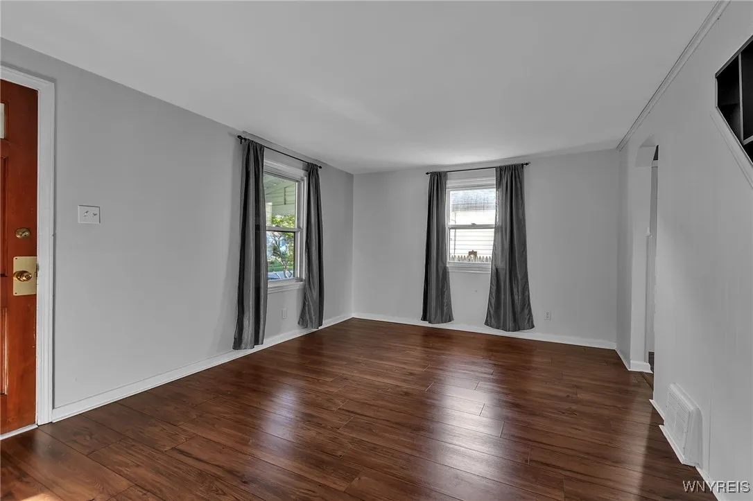 35 West Woodside Avenue, Buffalo, New York 14220, Buffalo, New York 14220, 3 Bedrooms Bedrooms, 7 Rooms Rooms,1 BathroomBathrooms,Residential,For Sale,35 West Woodside Avenue, Buffalo, New York 14220,0,B1636885