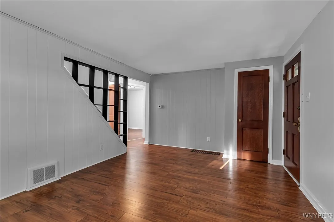 35 West Woodside Avenue, Buffalo, New York 14220, Buffalo, New York 14220, 3 Bedrooms Bedrooms, 7 Rooms Rooms,1 BathroomBathrooms,Residential,For Sale,35 West Woodside Avenue, Buffalo, New York 14220,0,B1636885