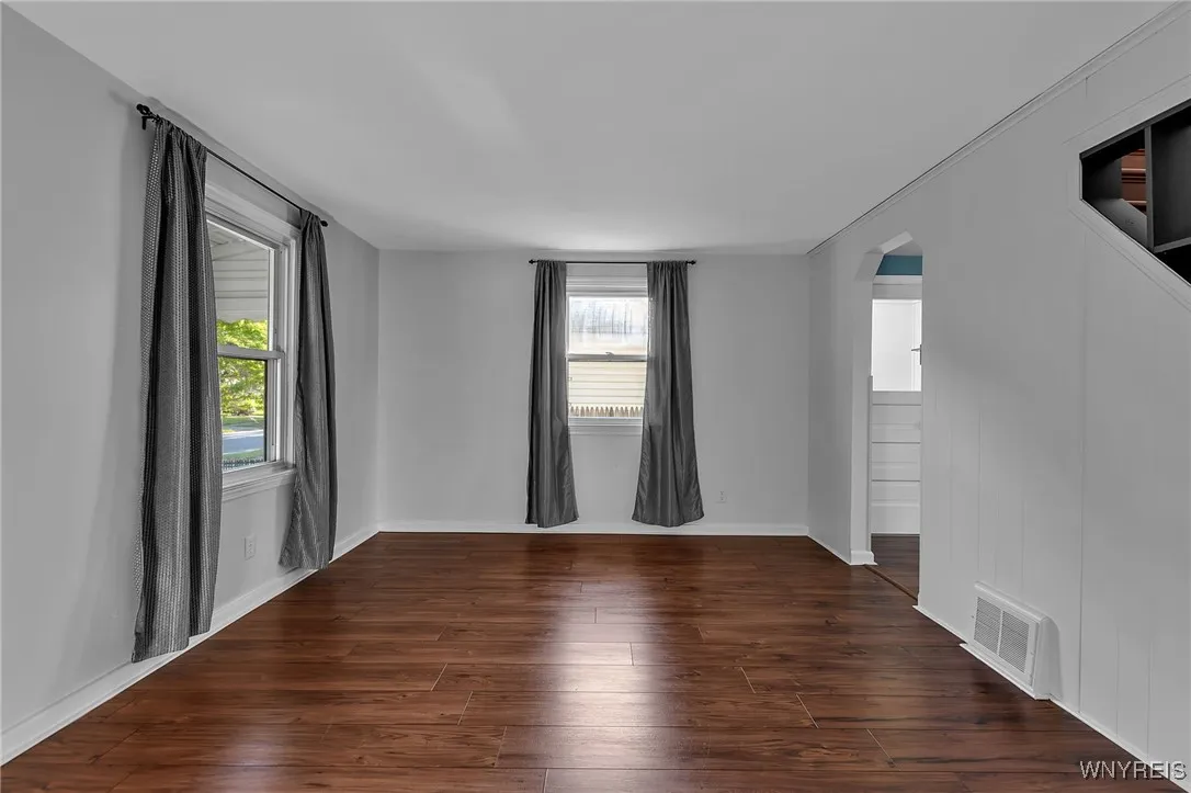 35 West Woodside Avenue, Buffalo, New York 14220, Buffalo, New York 14220, 3 Bedrooms Bedrooms, 7 Rooms Rooms,1 BathroomBathrooms,Residential,For Sale,35 West Woodside Avenue, Buffalo, New York 14220,0,B1636885