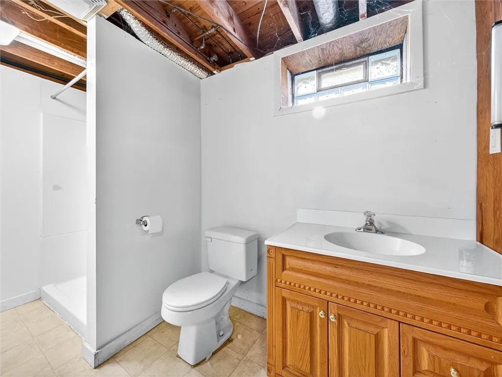 Lower Level Full Bath