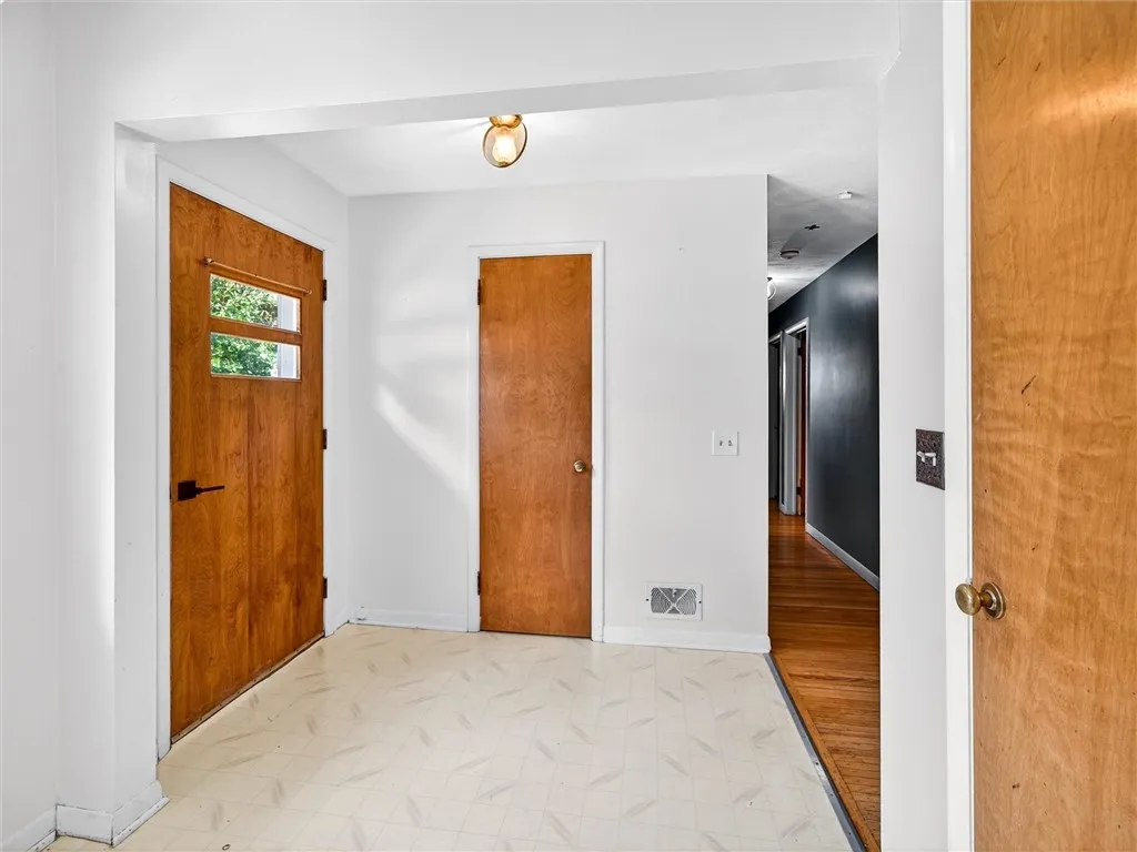 1084 Cherry Hill Lane, Webster, New York 14580, Webster, New York 14580, 3 Bedrooms Bedrooms, 6 Rooms Rooms,2 BathroomsBathrooms,Residential,Closed,1084 Cherry Hill Lane, Webster, New York 14580,0,R1636548