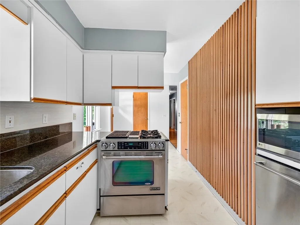 1084 Cherry Hill Lane, Webster, New York 14580, Webster, New York 14580, 3 Bedrooms Bedrooms, 6 Rooms Rooms,2 BathroomsBathrooms,Residential,Closed,1084 Cherry Hill Lane, Webster, New York 14580,0,R1636548