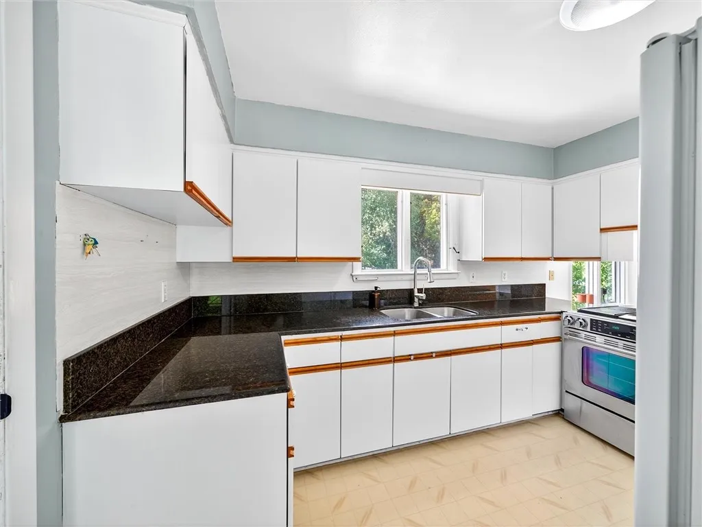 1084 Cherry Hill Lane, Webster, New York 14580, Webster, New York 14580, 3 Bedrooms Bedrooms, 6 Rooms Rooms,2 BathroomsBathrooms,Residential,Closed,1084 Cherry Hill Lane, Webster, New York 14580,0,R1636548