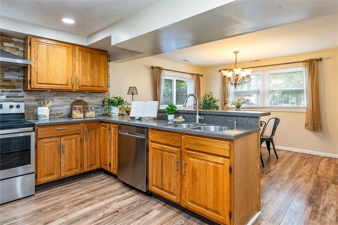 11 Tangerine Way, Gates, New York 14606, Gates, New York 14606, 3 Bedrooms Bedrooms, 8 Rooms Rooms,1 BathroomBathrooms,Residential,Closed,11 Tangerine Way, Gates, New York 14606,0,R1637504