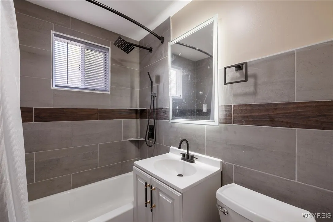 186 Cedargrove Circle, Cheektowaga, New York 14225, Cheektowaga, New York 14225, 5 Bedrooms Bedrooms, 9 Rooms Rooms,2 BathroomsBathrooms,Residential,Closed,186 Cedargrove Circle, Cheektowaga, New York 14225,0,B1637571