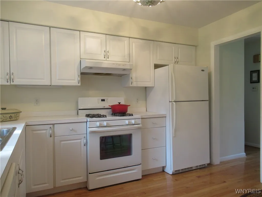 Spotless - Fully Applianced Kitchen