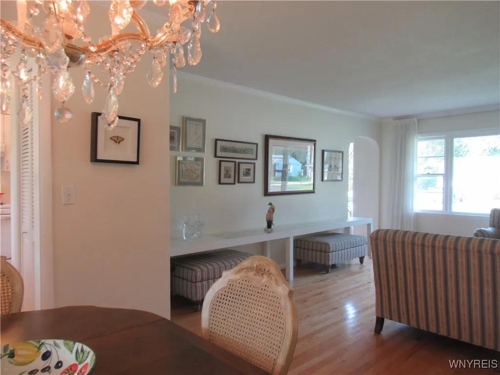 Open & Bright Dining / Living Combo