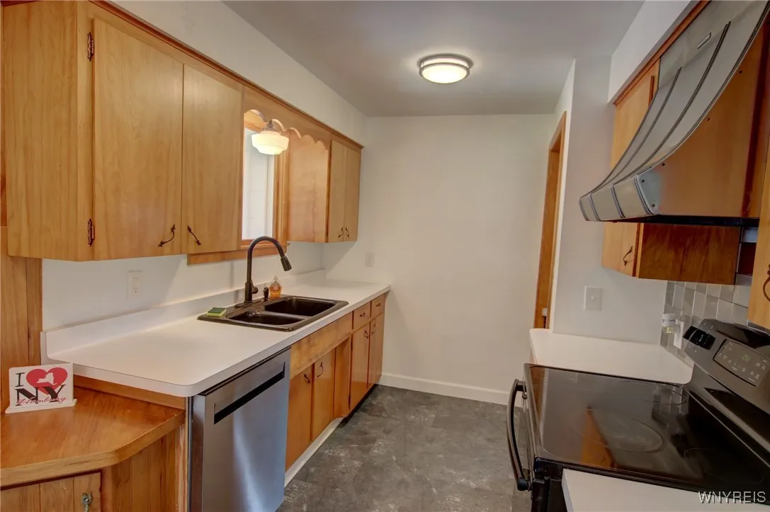 5679 Apollo Drive, Hamburg, New York 14085, Hamburg, New York 14085, 3 Bedrooms Bedrooms, 7 Rooms Rooms,2 BathroomsBathrooms,Residential,Closed,5679 Apollo Drive, Hamburg, New York 14085,0,B1637339