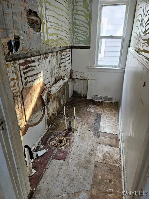 132 Edson Street, West Seneca, New York 14210, West Seneca, New York 14210, 8 Bedrooms Bedrooms, ,3 BathroomsBathrooms,Residential,For Sale,132 Edson Street, West Seneca, New York 14210,0,B1637507