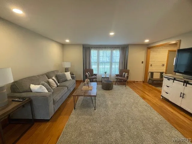 45 Scattertree Lane, Orchard Park, New York 14127, Orchard Park, New York 14127, 4 Bedrooms Bedrooms, 9 Rooms Rooms,2 BathroomsBathrooms,Residential,For Sale,45 Scattertree Lane, Orchard Park, New York 14127,0,B1637599