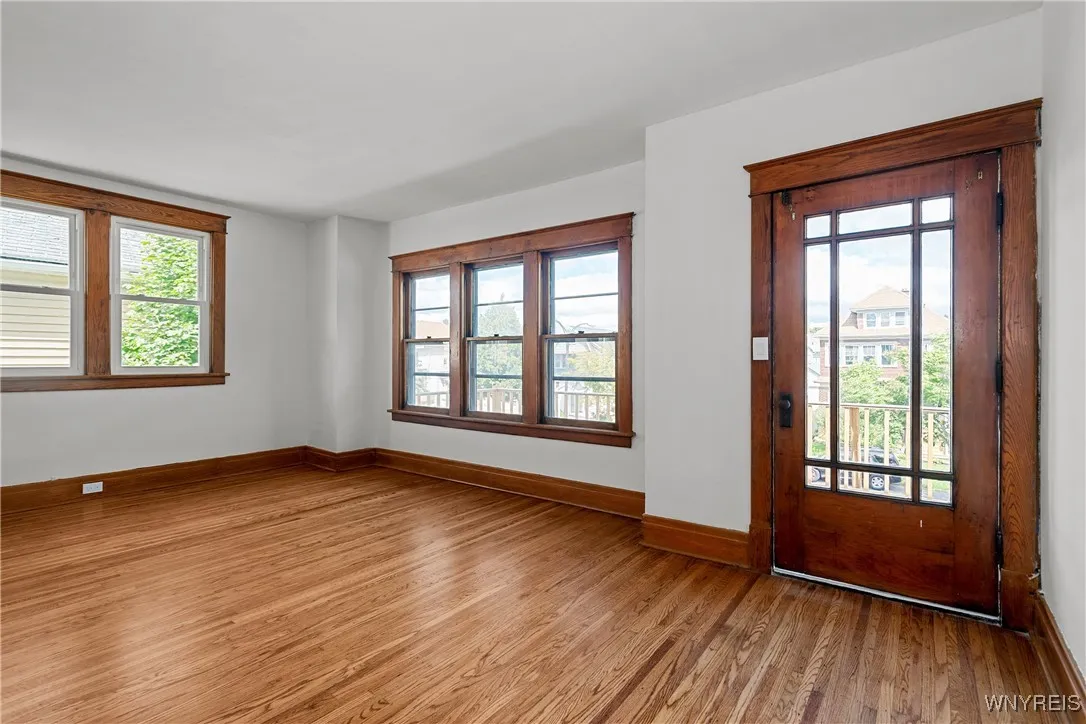 33 Harding Road, Buffalo, New York 14220, Buffalo, New York 14220, 6 Bedrooms Bedrooms, ,2 BathroomsBathrooms,Residential,For Sale,33 Harding Road, Buffalo, New York 14220,0,B1637223