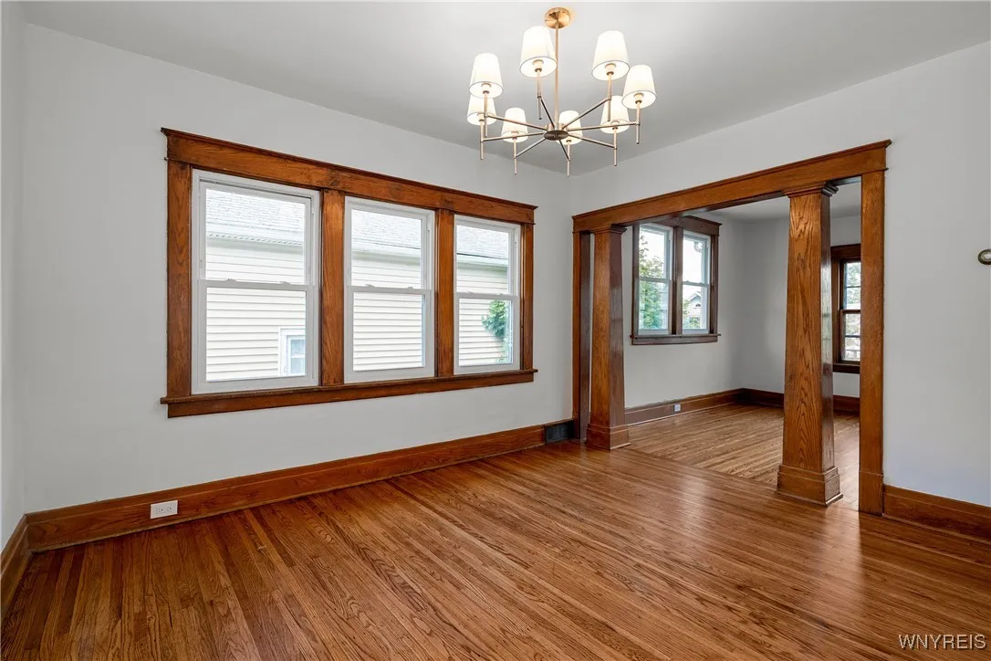 33 Harding Road, Buffalo, New York 14220, Buffalo, New York 14220, 6 Bedrooms Bedrooms, ,2 BathroomsBathrooms,Residential,For Sale,33 Harding Road, Buffalo, New York 14220,0,B1637223