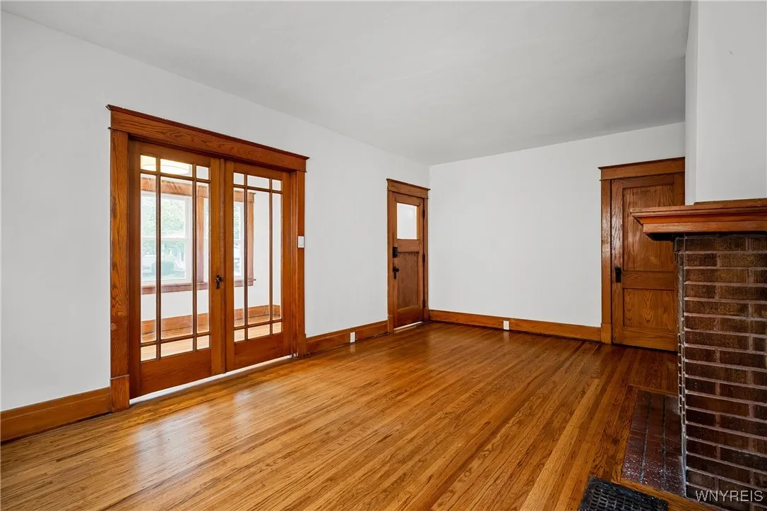 33 Harding Road, Buffalo, New York 14220, Buffalo, New York 14220, 6 Bedrooms Bedrooms, ,2 BathroomsBathrooms,Residential,For Sale,33 Harding Road, Buffalo, New York 14220,0,B1637223