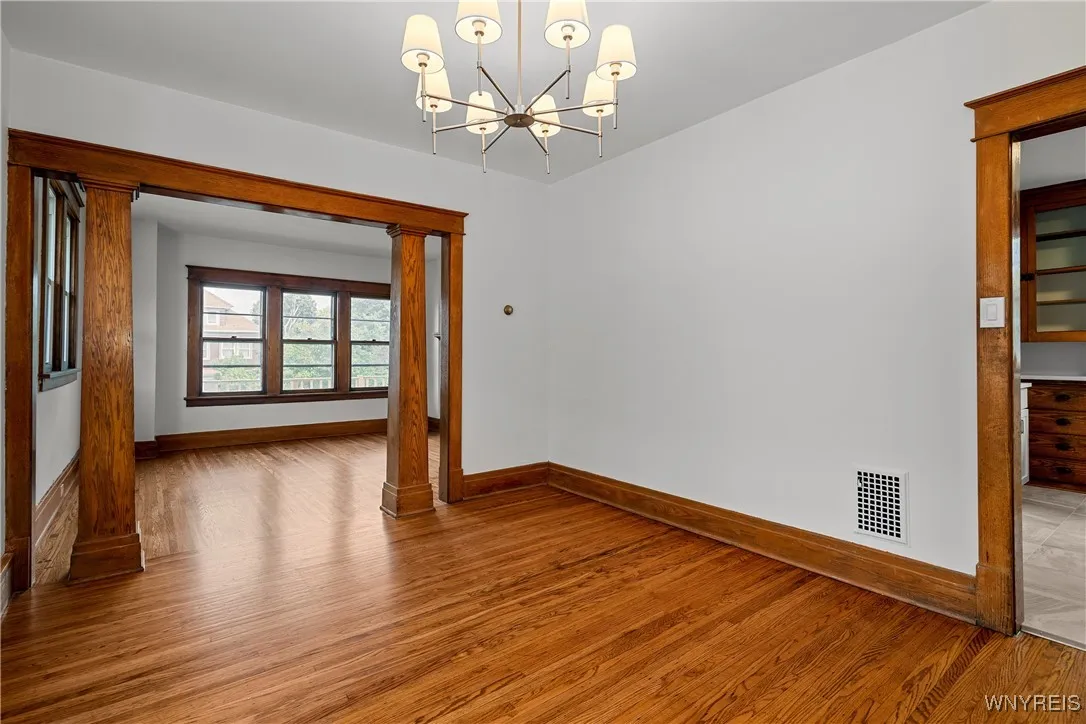 33 Harding Road, Buffalo, New York 14220, Buffalo, New York 14220, 6 Bedrooms Bedrooms, ,2 BathroomsBathrooms,Residential,For Sale,33 Harding Road, Buffalo, New York 14220,0,B1637223