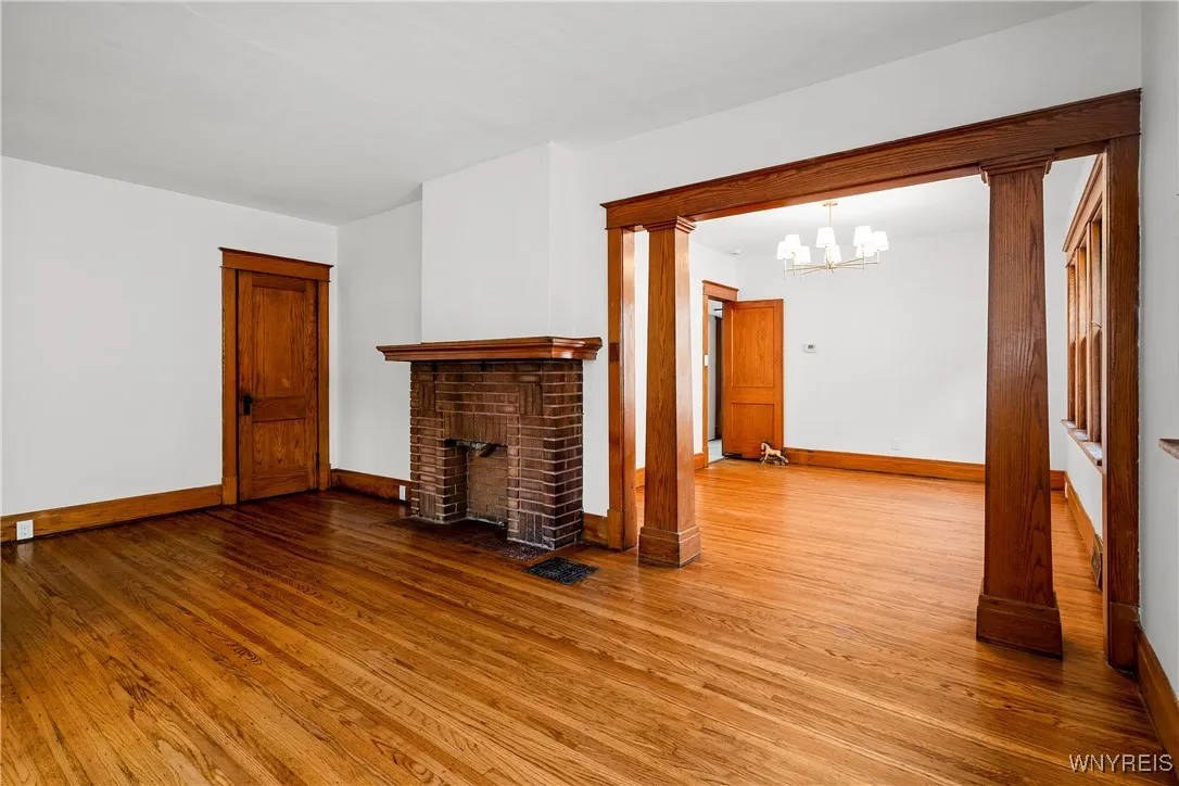 33 Harding Road, Buffalo, New York 14220, Buffalo, New York 14220, 6 Bedrooms Bedrooms, ,2 BathroomsBathrooms,Residential,For Sale,33 Harding Road, Buffalo, New York 14220,0,B1637223